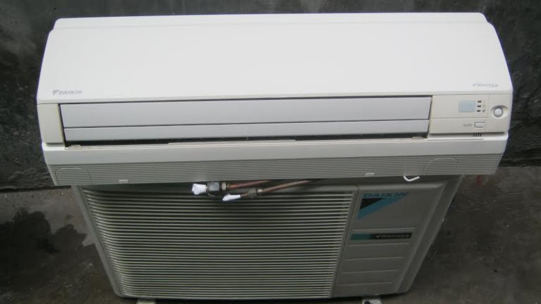 Máy lạnh Daikin 1,5 HP hàng thùng sản xuất tại Thái Lan